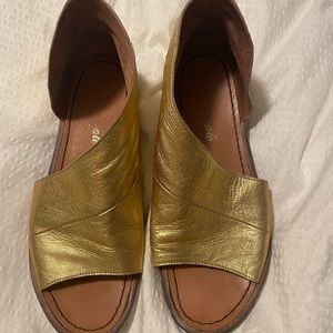 Free people Mont Blanc sandal on gold